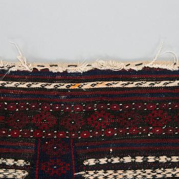Matta, Baluch Sofreh. Circa 120 x 130 cm.