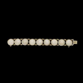ARMBAND, förgyllt silver och polerad kalksten, Karl Meyer, Stockholm, 1897.