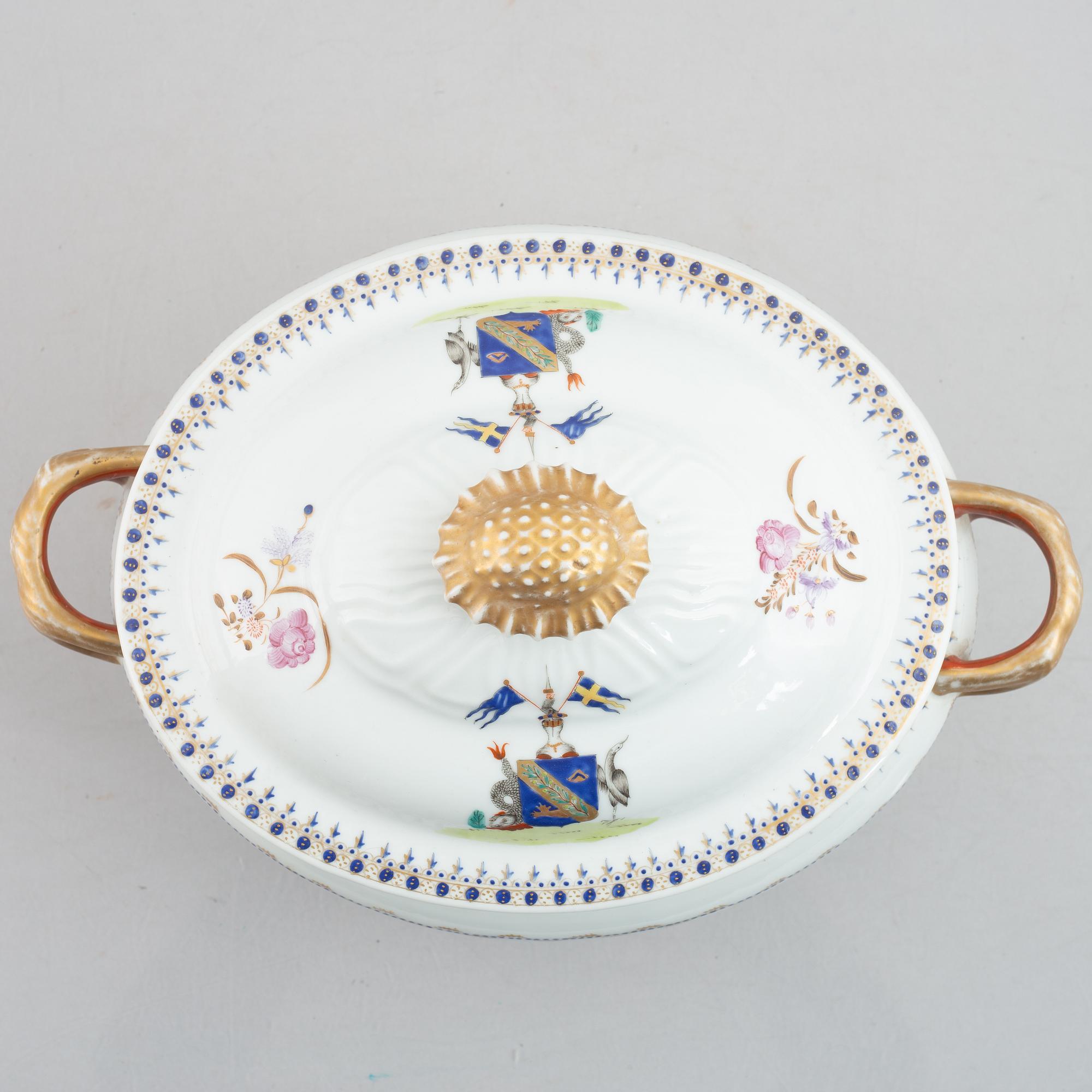 An armorial tureen with cover, China, 20th century.