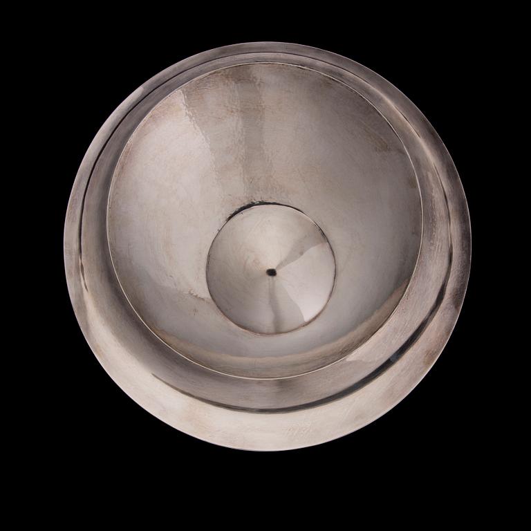 VATI, hopeaa, Tapio Wirkkala, signeerattu TW, Kultakeskus, Hämeenlinna, 1961. Paino 582,3 g.