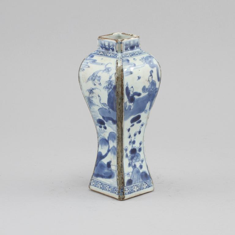 VAS, porslin, Kina, troligen 1800-tal.