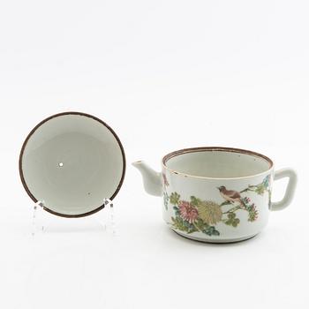 A set of three differently decorated tea pots with covers, Qing dynasty, 18century and 20th century.