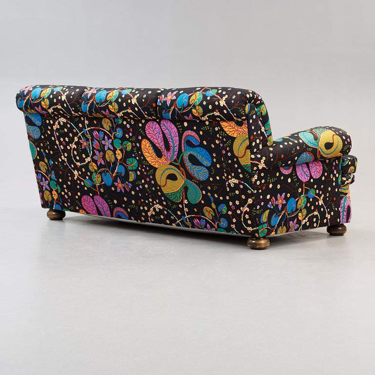 Josef Frank, A Josef Frank sofa, Svenskt Tenn.