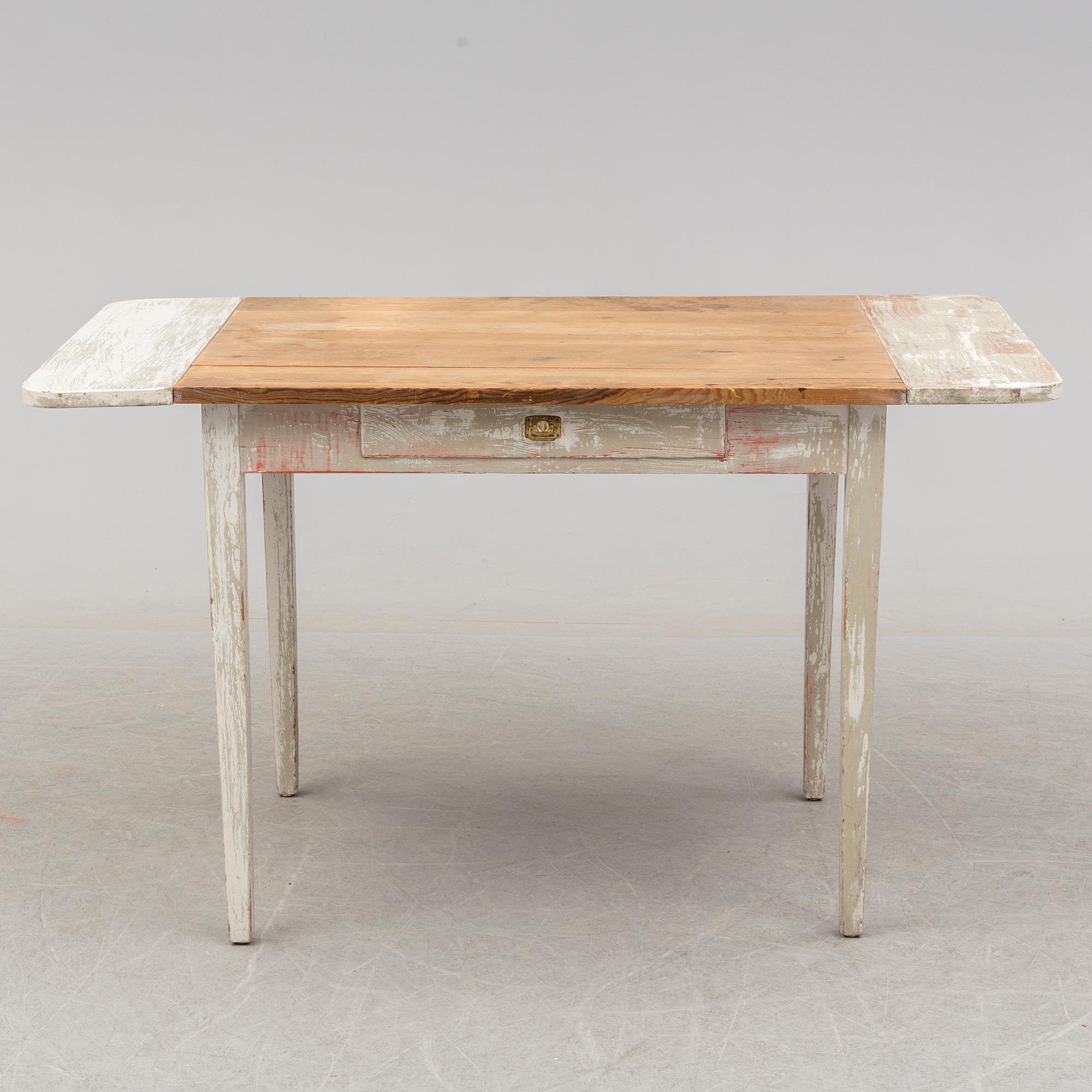 a late 19th/early 20th century table.