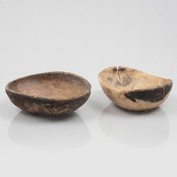 Four wooden bowls and two plates, Sweden, 19th/20th century.