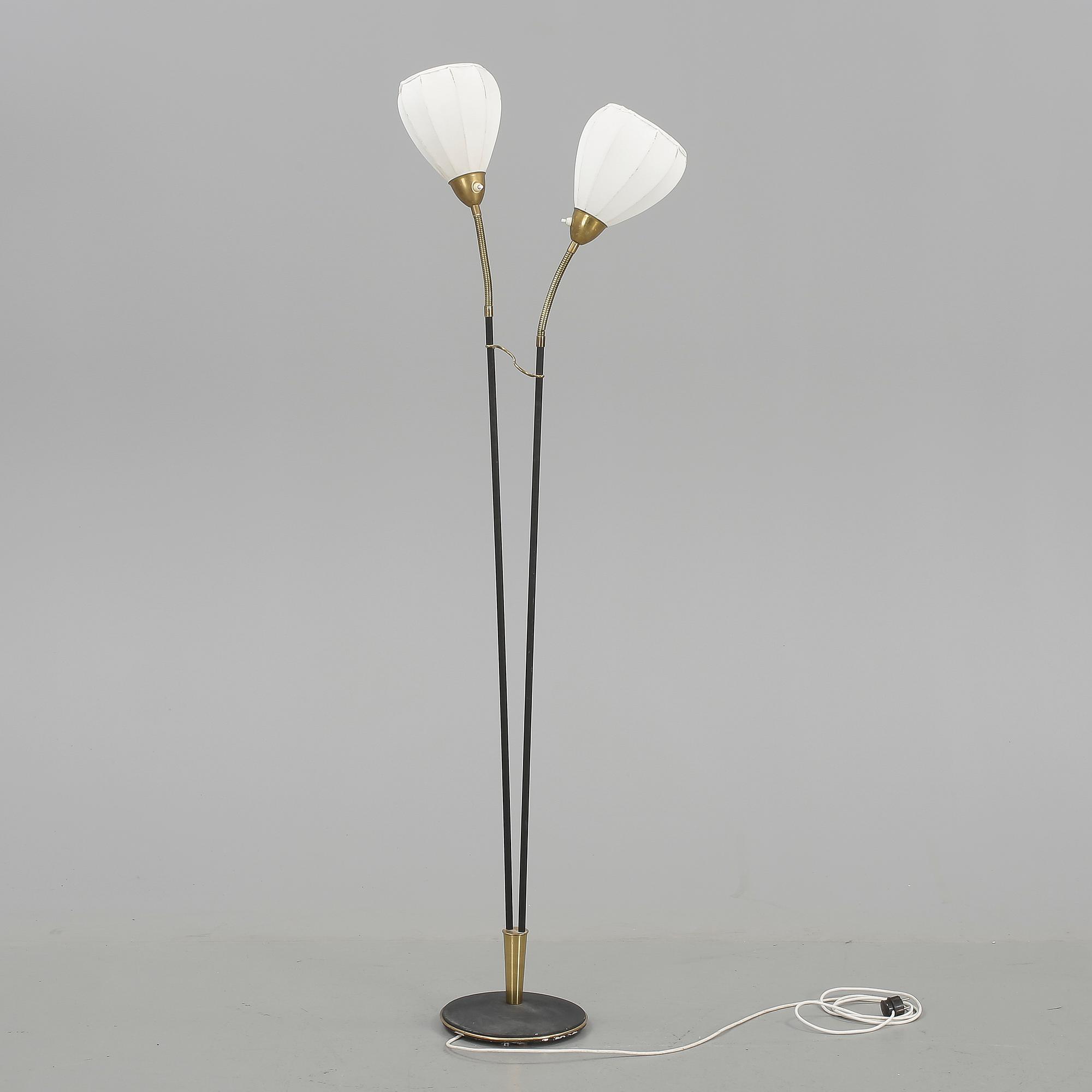 GOLVLAMPA, omkring 1900-talets mitt.