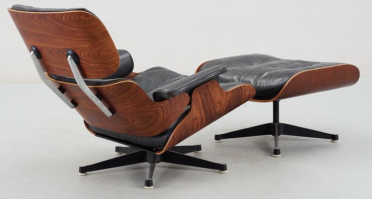 CHARLES & RAY EAMES "Lounge Chair and ottoman", Herman Miller, licenstillverkad Nordiska Kompaniet 1964.