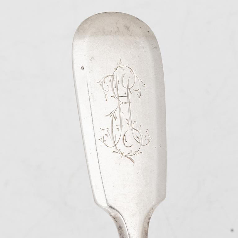 Six Russian silver dinner spoons, mark of Chlebnikov, Moscow, 1908–1926.