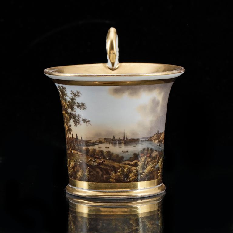 KOPP, porslin, Empire, sign Wilhelm Heinemann, verksam i Stockholm 1820-41.