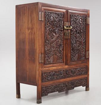 A large Imperial Hongmu compound cabinet, Qingdynasty, 19th century.