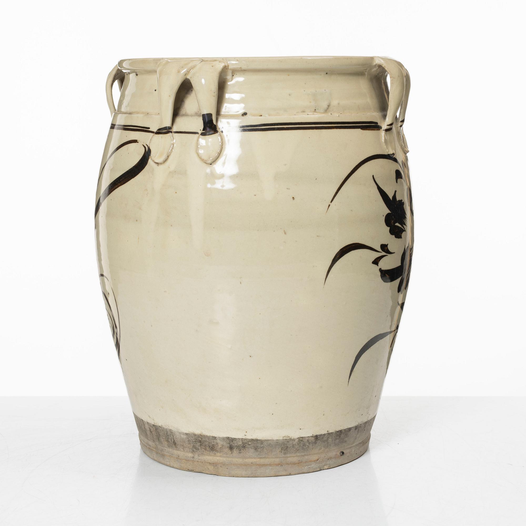 A Cizhou style ceramic jar, Ming dynasty or later.
