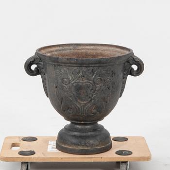 Trädgårdsurna 1900-talets först hälft gjutjärn.