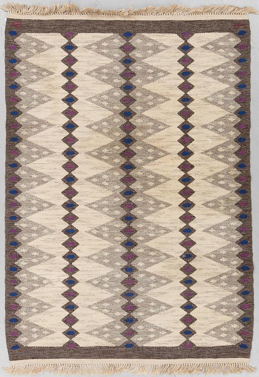 BERIT KOENIG, A CARPET, flat weave, ca 194 x 132,5 cm, signed SH BK (Svensk Hemslöjd, Berit Koenig).