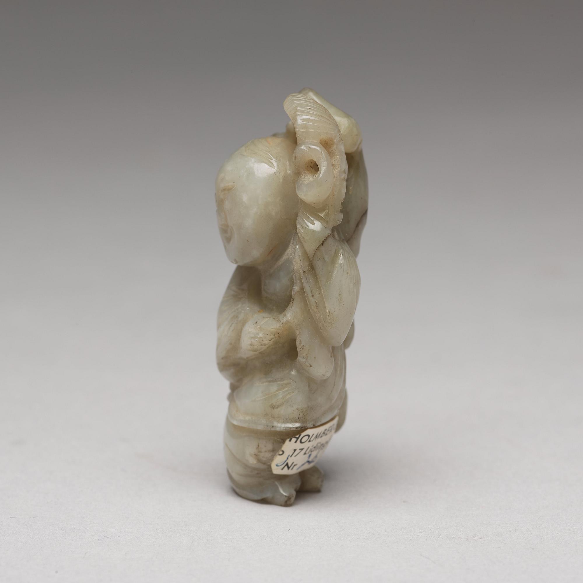 SKULPTURER, tre stycken, nefrit. Qingdynastin.