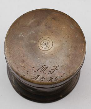 TOBAKSBURK, tenn, datering 1816.