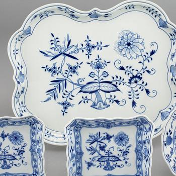 A table ware set of 9 pcs by Meissen, from the second half of the 20th century.