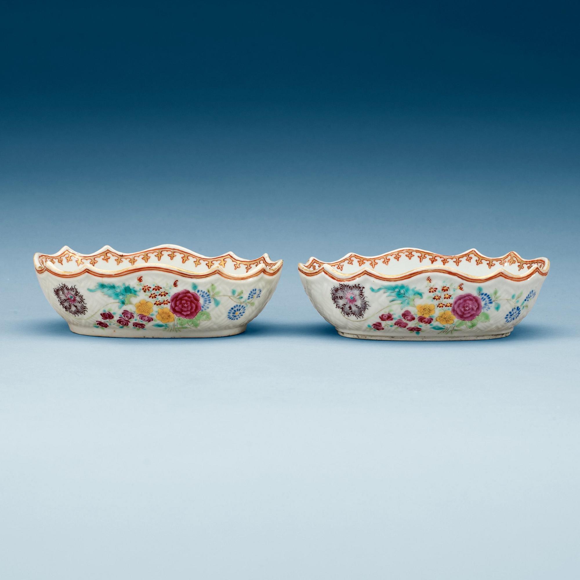A pair of famille rose bowls, Qing dynastin, Qianlong (1736-95).