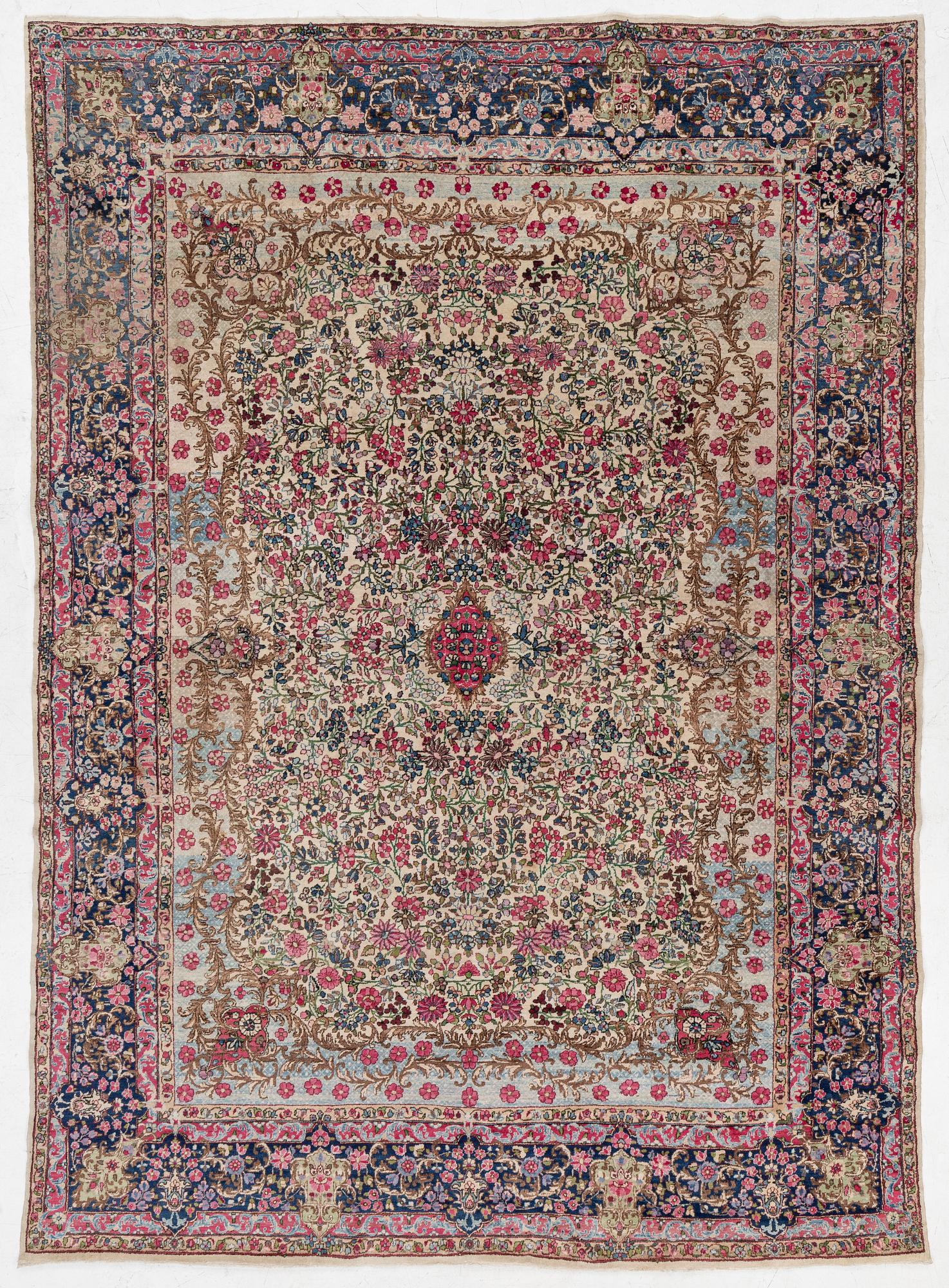 Matta, Kirman, ca 365 x 265 cm.