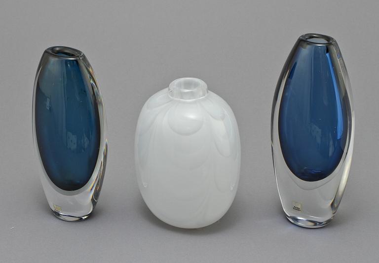 VAS, glas, Anna Ehrner, Kosta Boda samt VASER, 2 st, Vicke Lindstrand, Kosta, 1900-talets senare hälft.