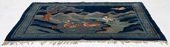 A Chinese rug, semi-antique /old, 191 x 157 cm.
