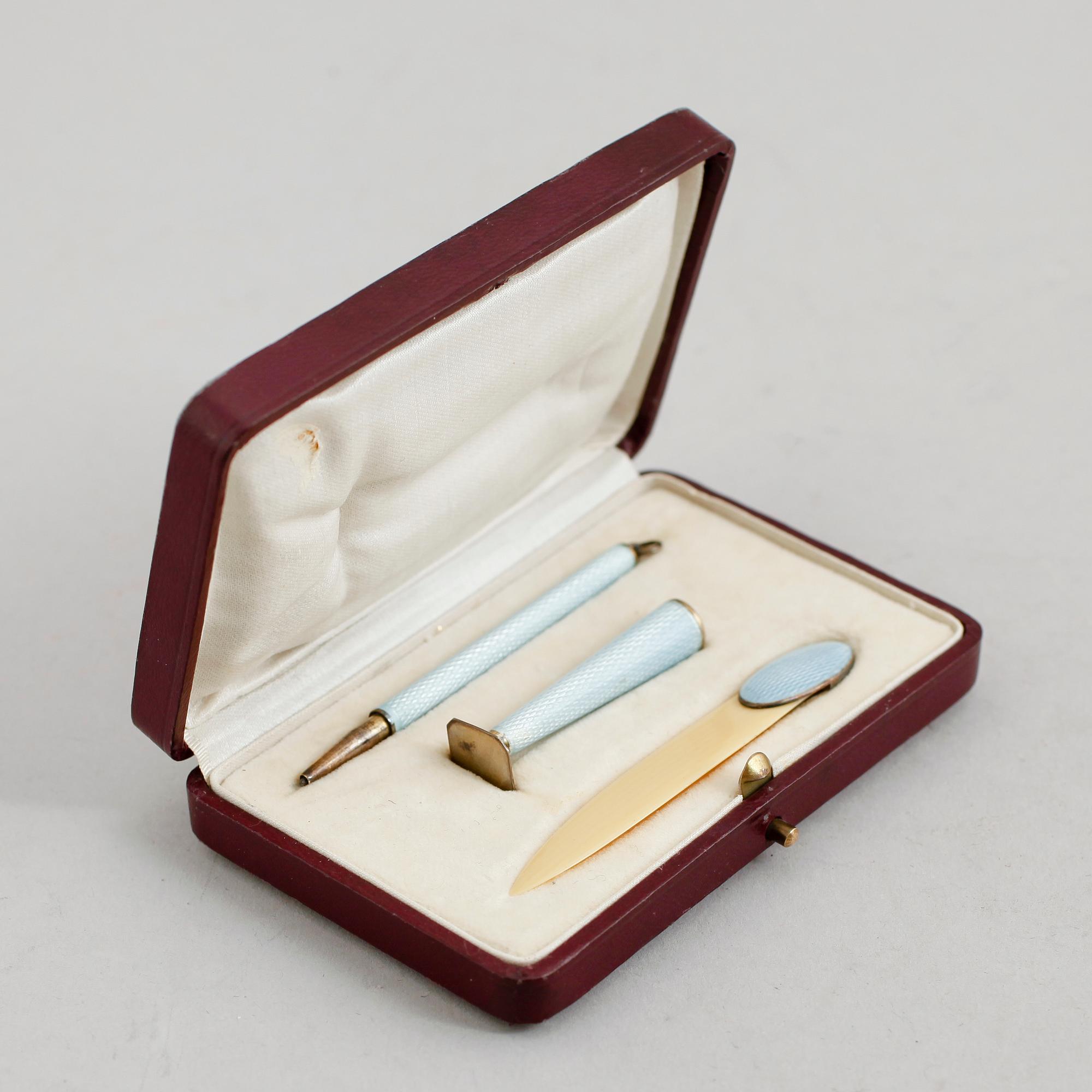 SKRIVSET, 3 delar, silver och emalj, svenska importstämplar, 1900-talets första hälft.