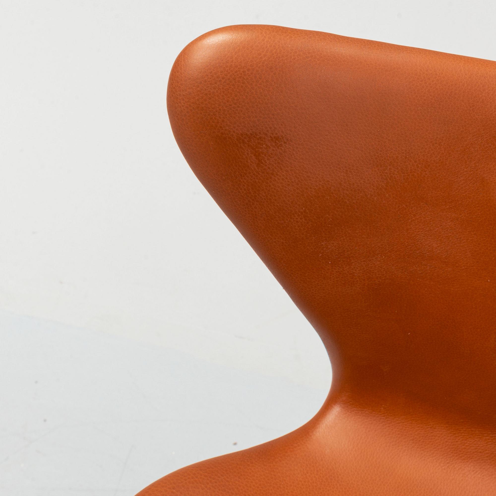 Arne Jacobsen, a 'Serie 7' desk chair, Fritz Hansen.