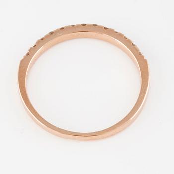 RING, 18K roséguld med briljantslipade diamanter ca 0.20 ct. Vikt 1,6 gram.