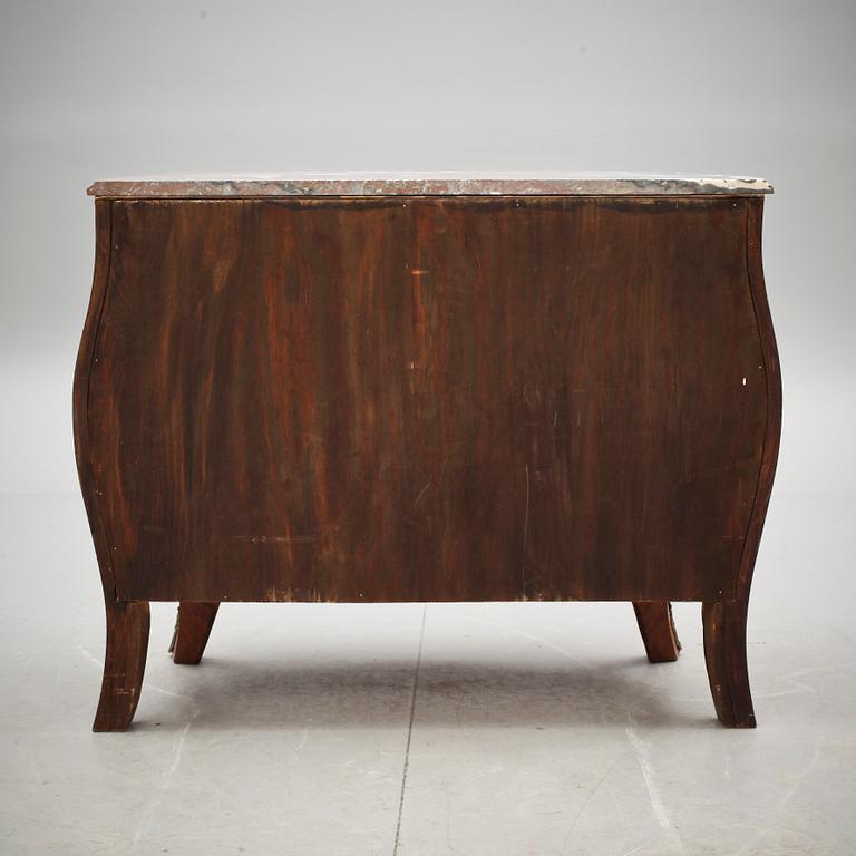 BYRÅ, rokokostil. 1900-tal.