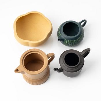 A group of three yixing teapots and a box with cover, China, 1970/80s.