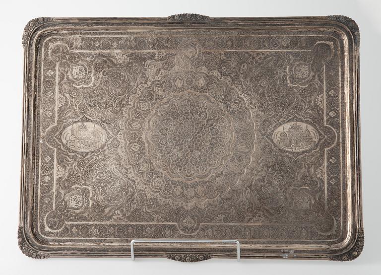 BRICKA, silver, Persien, 1900-talets andra hälft, vikt 1578 g.