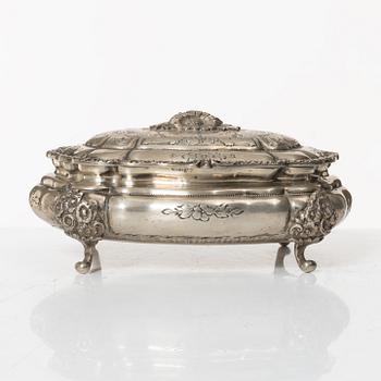 A Rococo style silver box, Argentina, 20th Century.