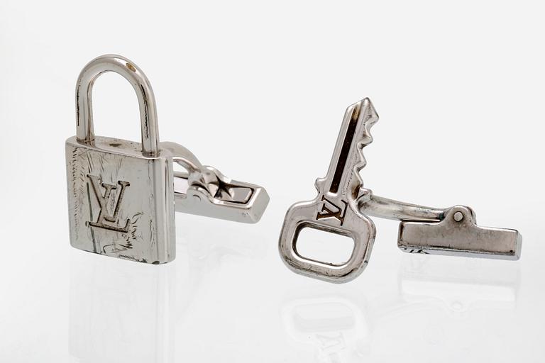 Louis Vuitton, silver, cufflinks, case Damier ebene canvas.