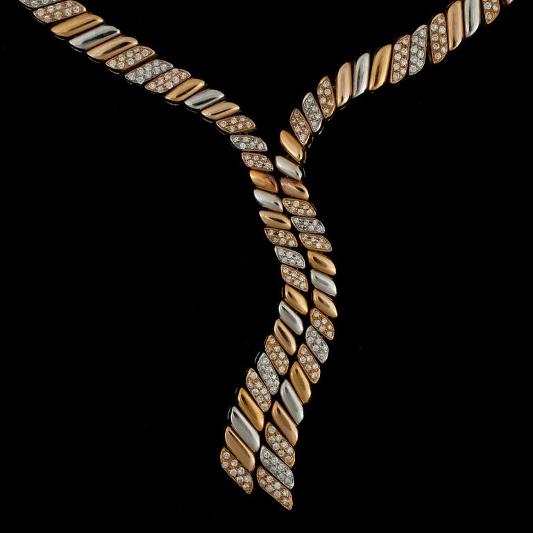 A Mappin' Webb brilliant cut diamond 2.60 cts necklace.