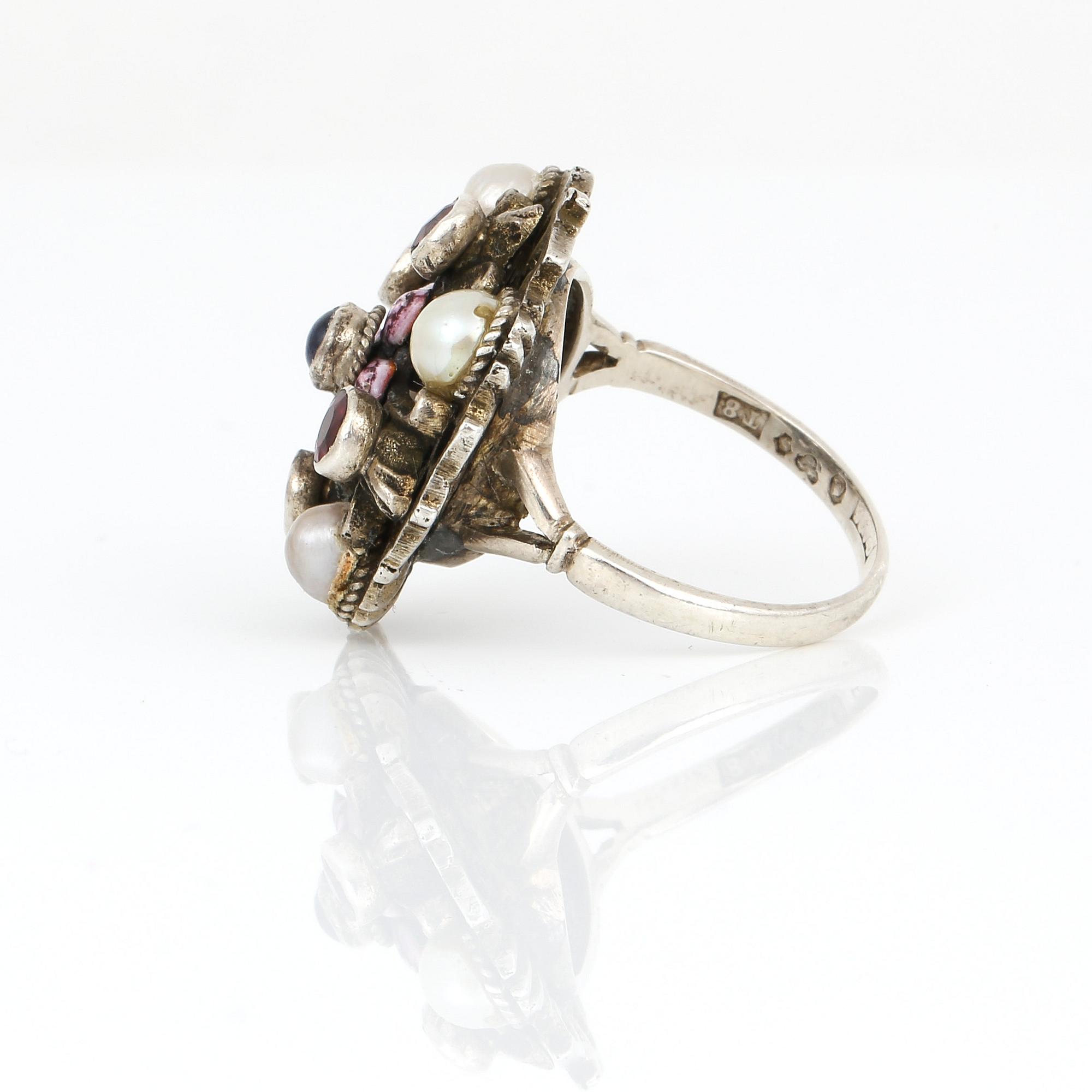 RING, LORGNETTES samt KEDJA, silver, sötvattenspärlor och olika färgade stenar, Stockholm mitt 1900-tals. Tot vikt 60 g.