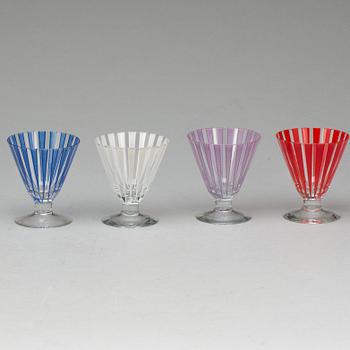 GLASSERVIS, 11 delar, "Strikt", Bengt Orup, Johansfors Glasbruk, modellen formgiven 1953.