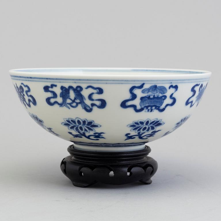 A chinese blue and white porcelain bowl, 20th century, with Guangxu's six character mark.