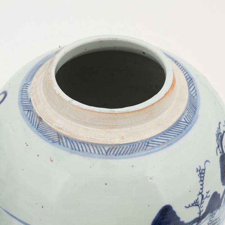 Two blue and white ginger jars, Qing Dynasty, China, 19th century.