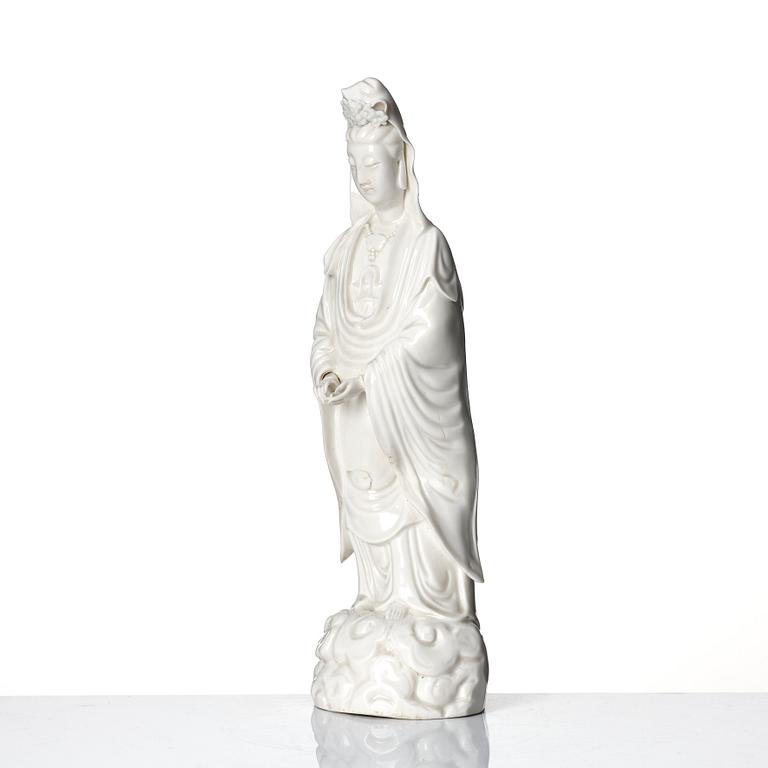 A blanc de chine figure of Guanyin, Qing dynasty, 18/19th Century.