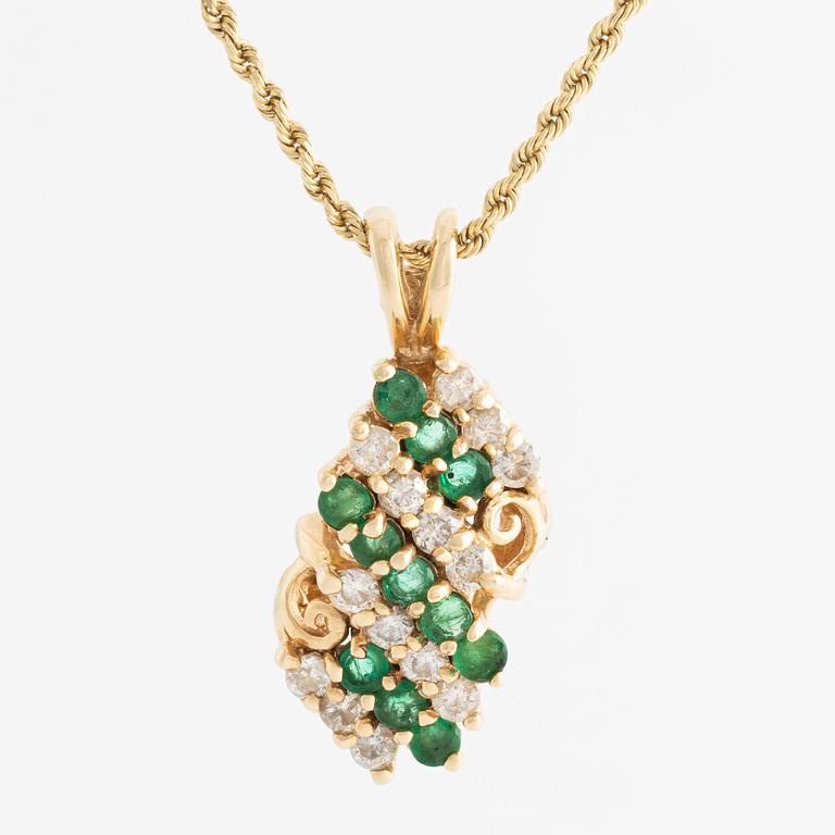 Necklace, gold, pendant with emeralds and brilliant-cut diamonds.