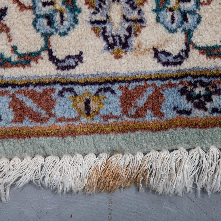 A carpet, an old Kashan, ca 554,5 x 351,5-358 cm, an inscription: Kashan Tavasoli.