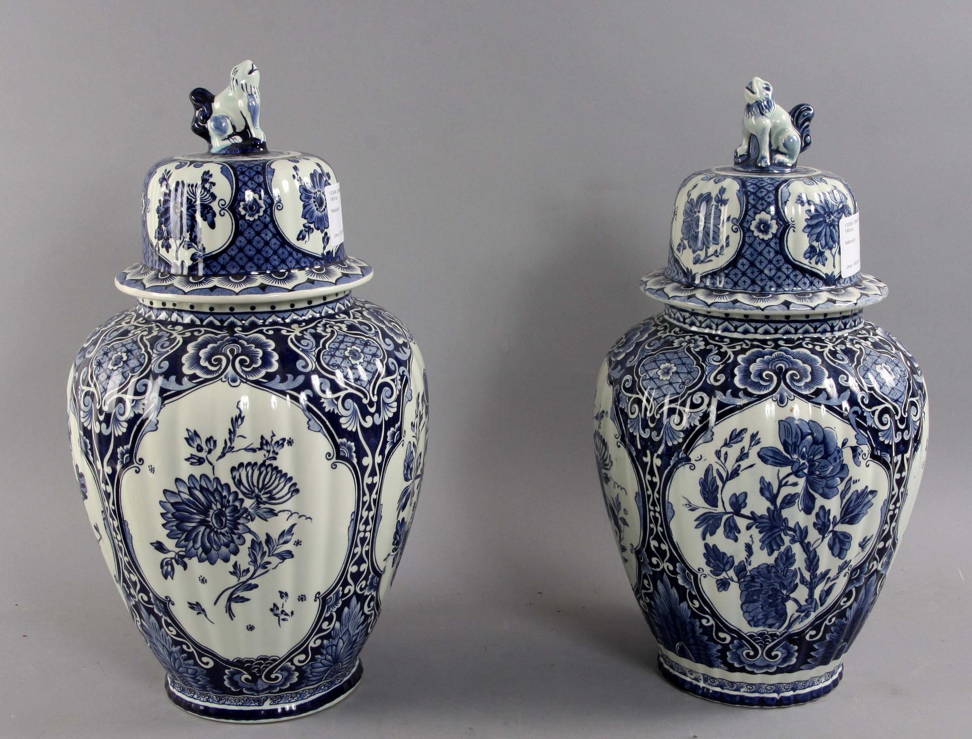 URNOR, ett par, fajans, Delft 1900-tal.