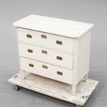 A first half of the 20th Century Gustavians style chest of drawers.