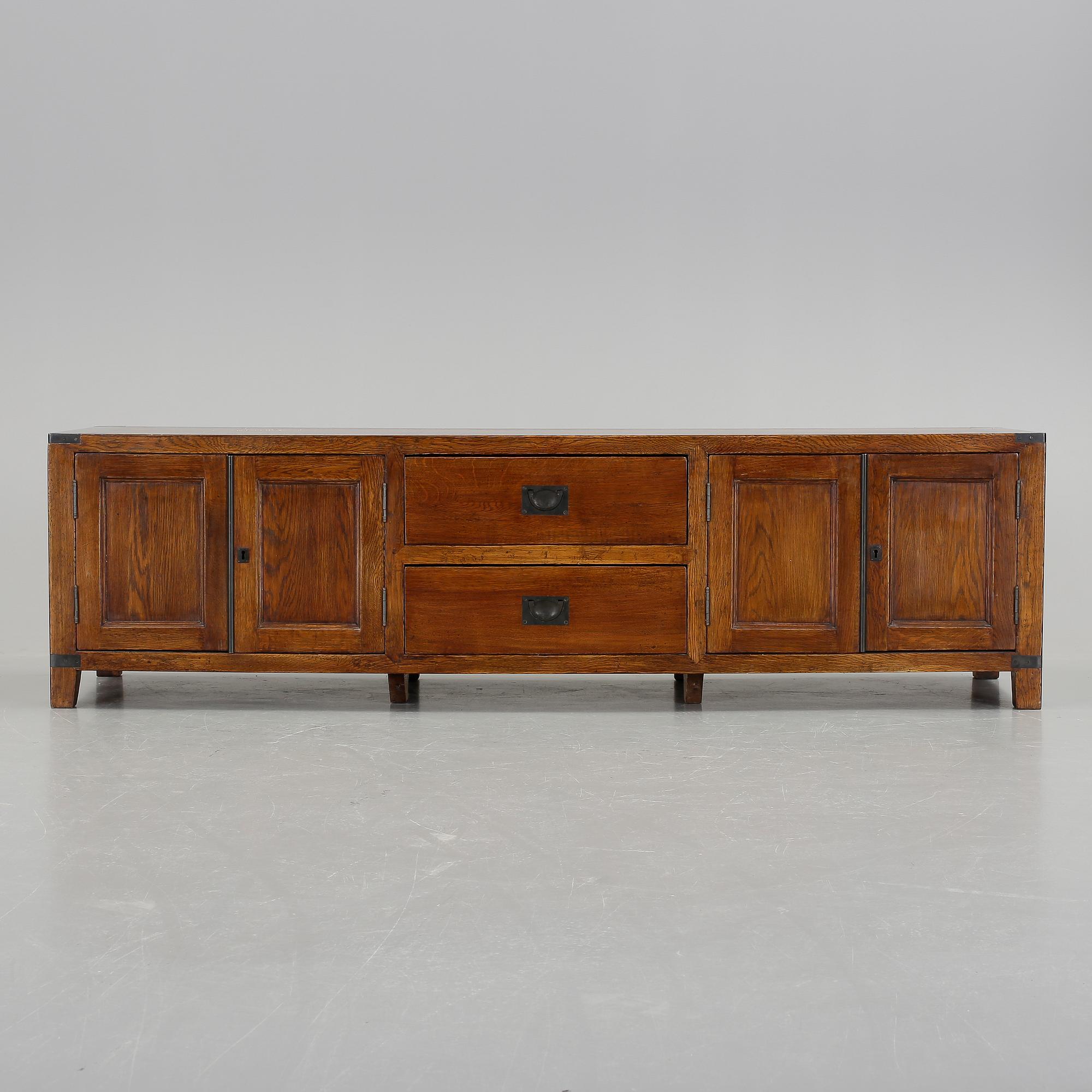 SIDEBOARD, 1900-tal.