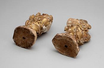 DEKORDELAR, ett par, trä, rokoko, trol 1700-tal.