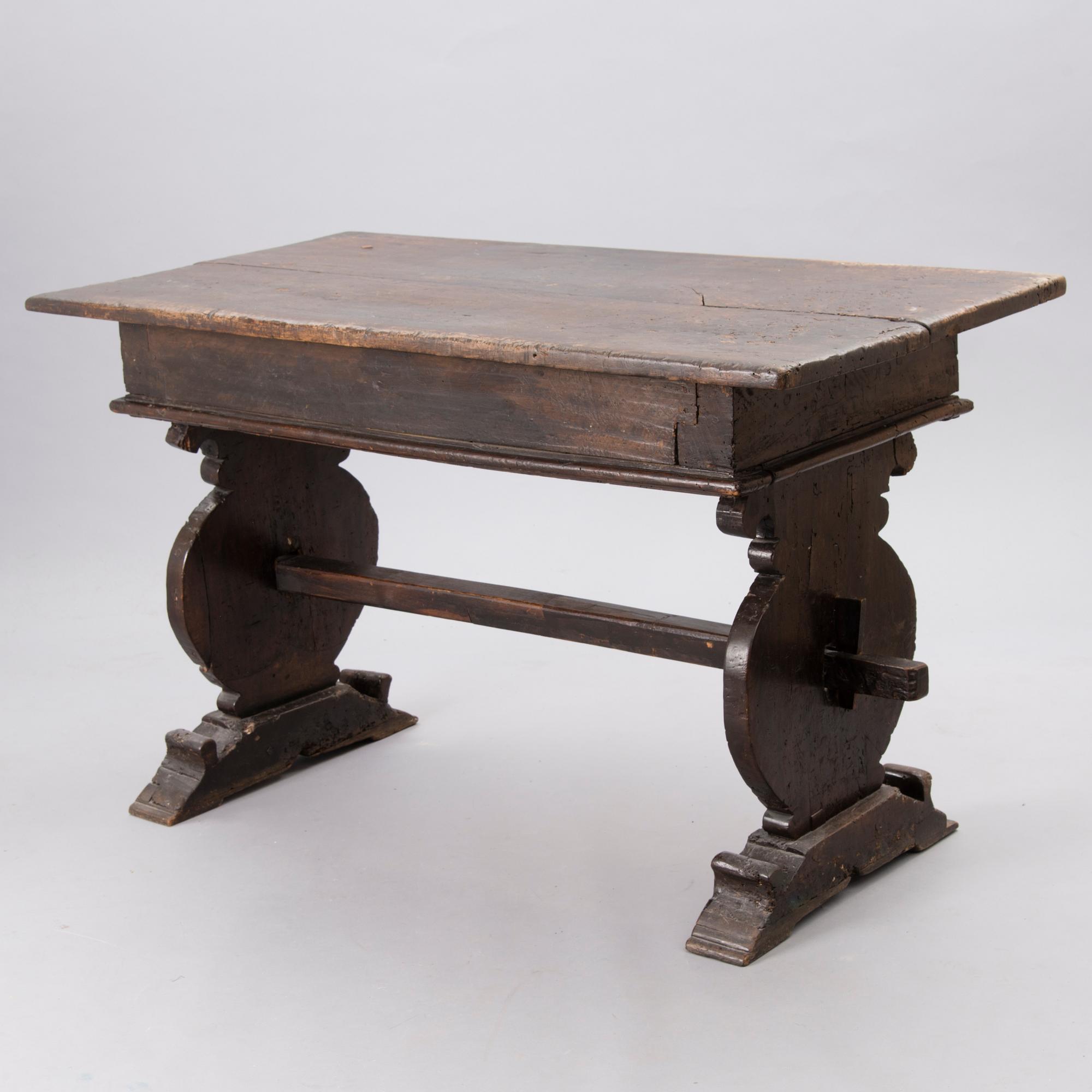 A baroque style wooden table from the 17th/18th Century.