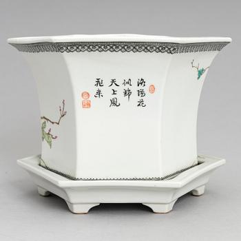 A Chinese flower pot with stand, 20th Century, republic style.