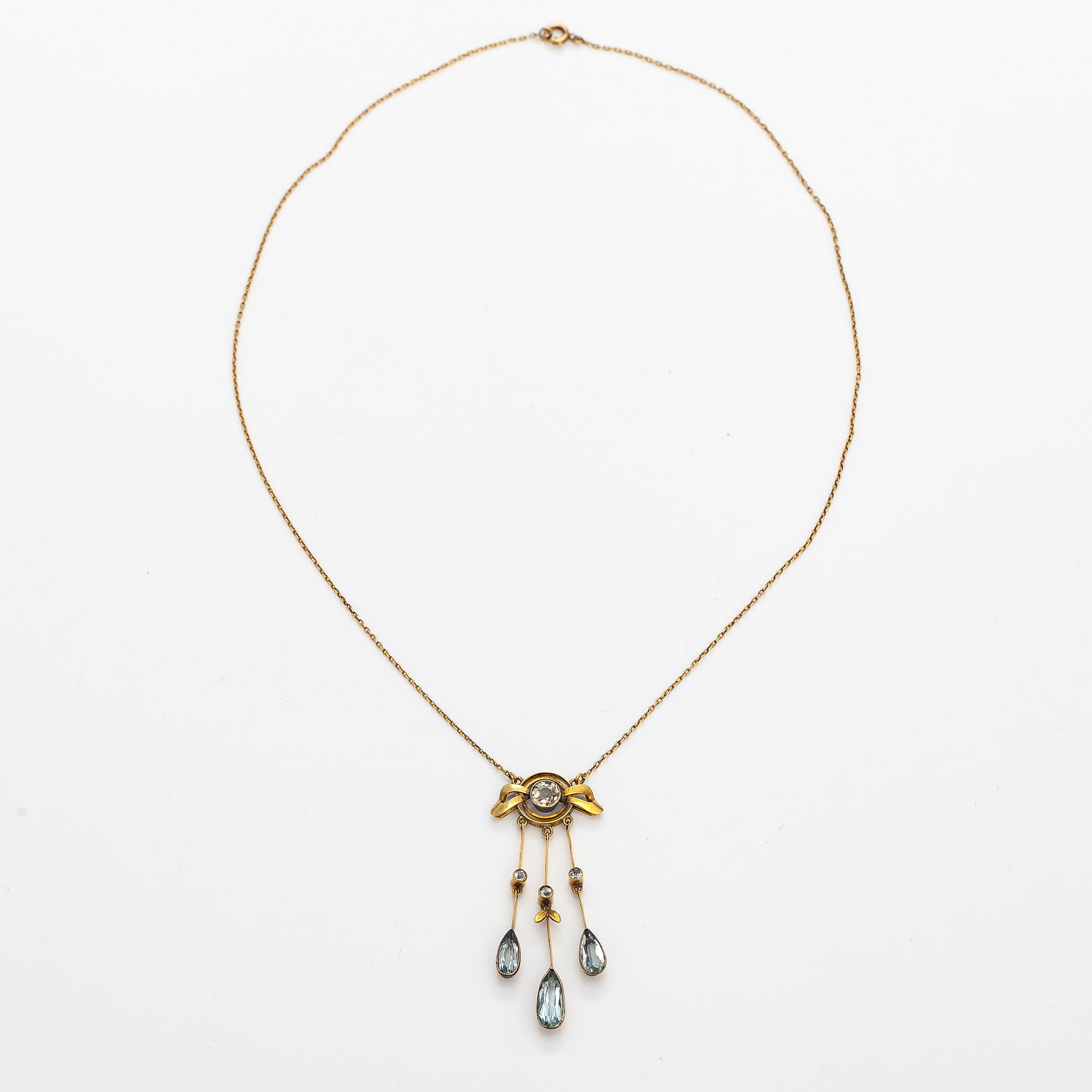 A 14K gold neckalce with aquamarines. Moscow, early 20th century.