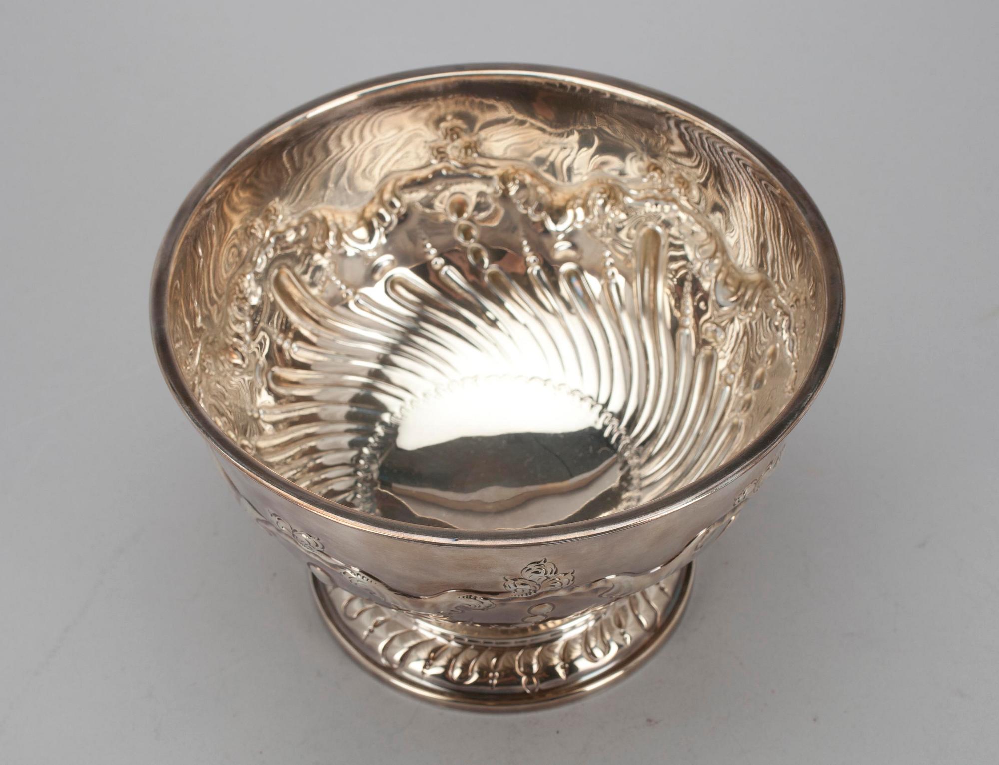 SKÅL, silver, James Deakin & Sons, Sheffield, England 1899. Vikt ca 329 g.