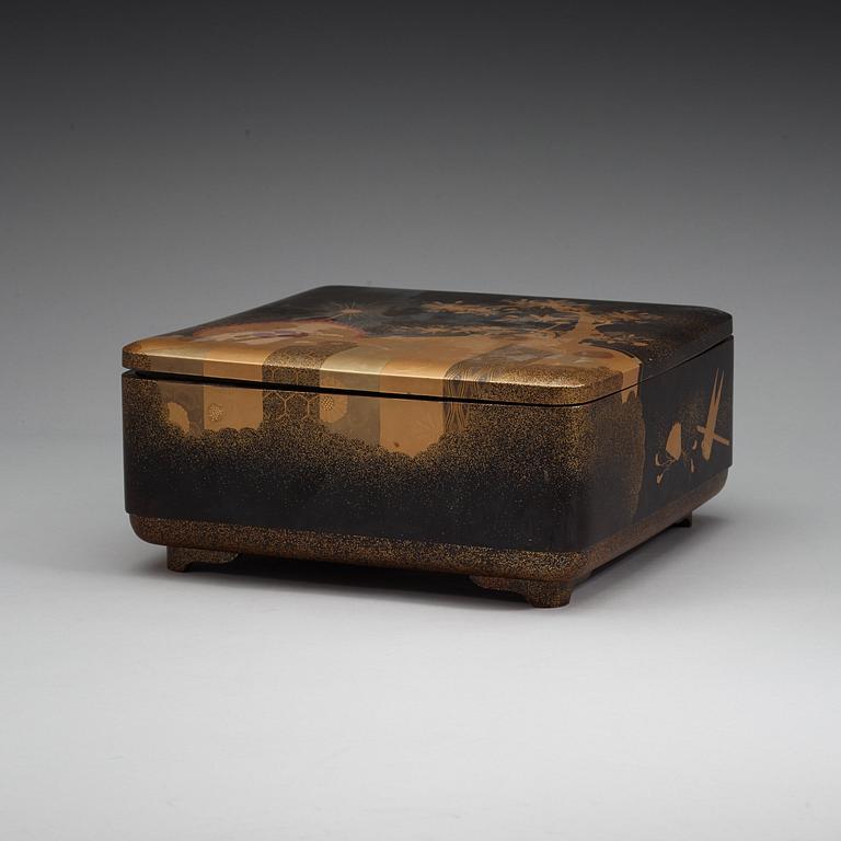 A Japanese lacquered box with cover, Meiji period (1868-1912).