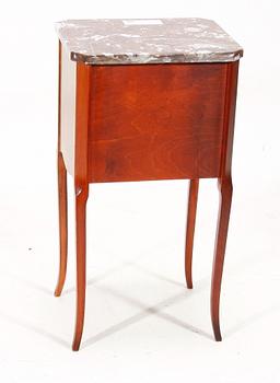 LAMPBYRÅ, Louis XVI-stil, sent 1900-tal.